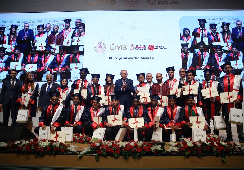 أردوغان للطلاب الأجانب بتركيا: أرى بينكم علماء سيحصلون على "جائزة نوبل"
